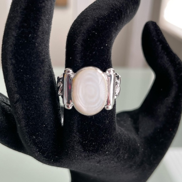 28. Agate Ring - Picture 1 of 1